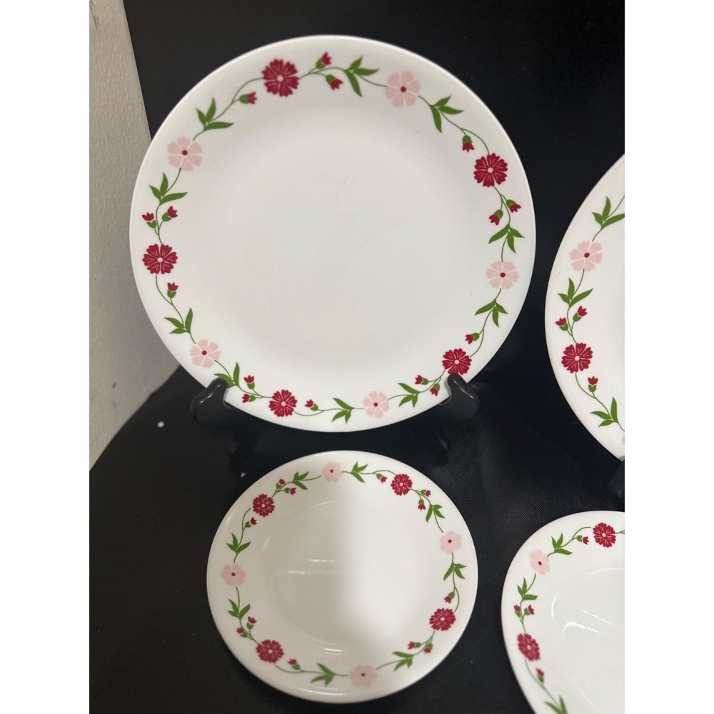 Corelle Wildflower Dinnerware  4 Piece Red Pink Floral Vitrelle Plates